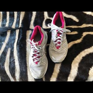 Size 8 New Balance Athletic Shoes